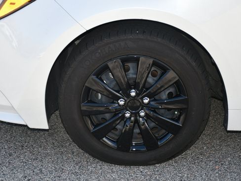 Used 2025 Toyota Corolla LE image 20