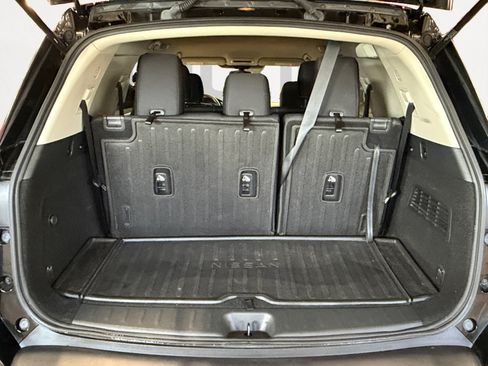 Used 2022 Nissan Pathfinder S FWD image 13