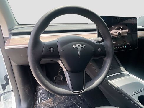 Used 2024 Tesla Model Y Long Range RWD image 10