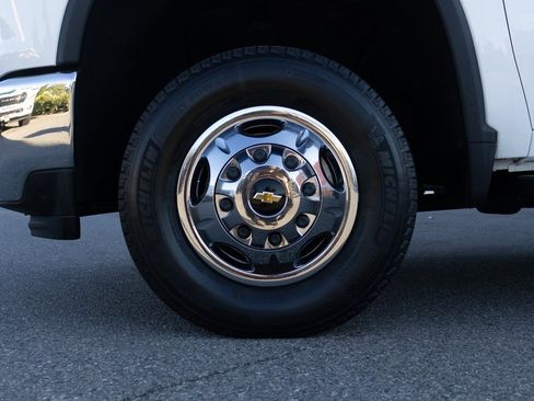 Used 2022 Chevrolet Silverado 3500 LT image 9