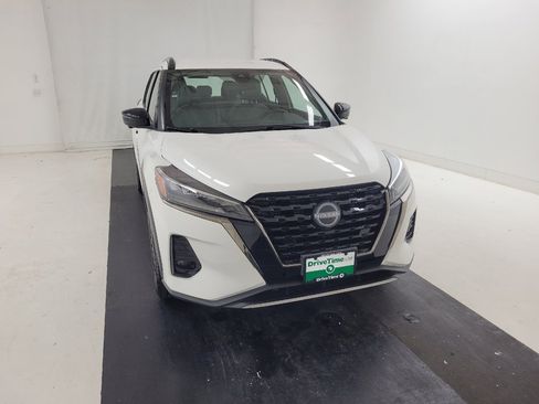 Used 2023 Nissan Kicks SR w/ SR Premium Package FWD image 14