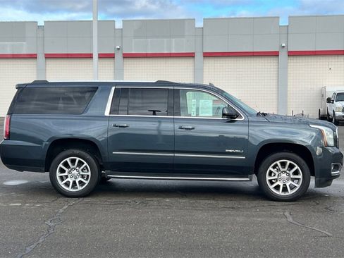 Used 2019 GMC Yukon XL Denali image 3