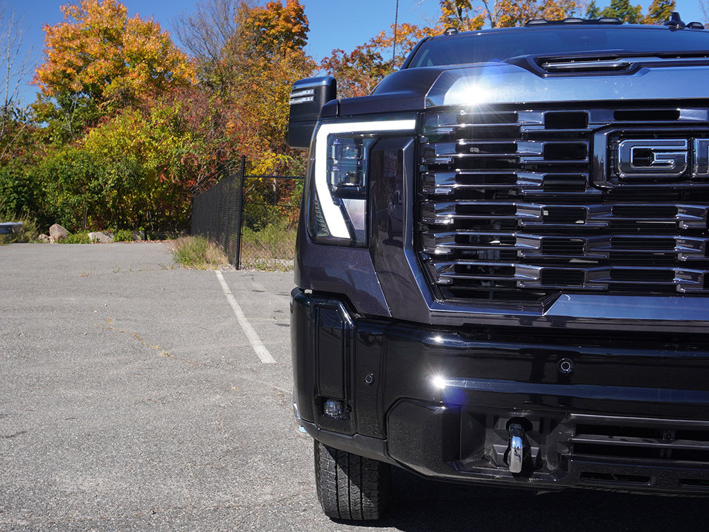 Used 2025 GMC Sierra 3500 Denali w/ Denali Reserve Package AWD/4WD image 17