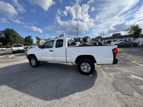 Used 2019 Toyota Tacoma SR image 24