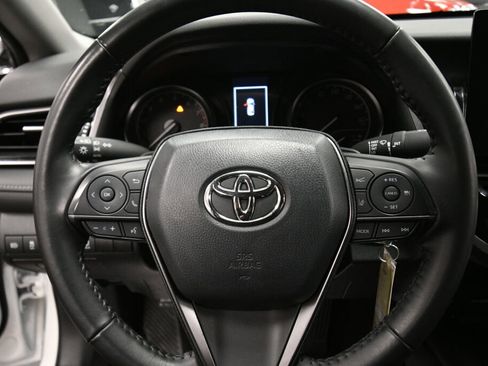 Used 2024 Toyota Camry SE image 12