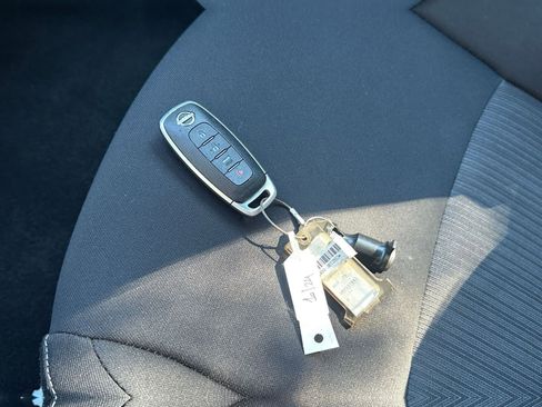 Used 2024 Nissan Sentra SV image 18