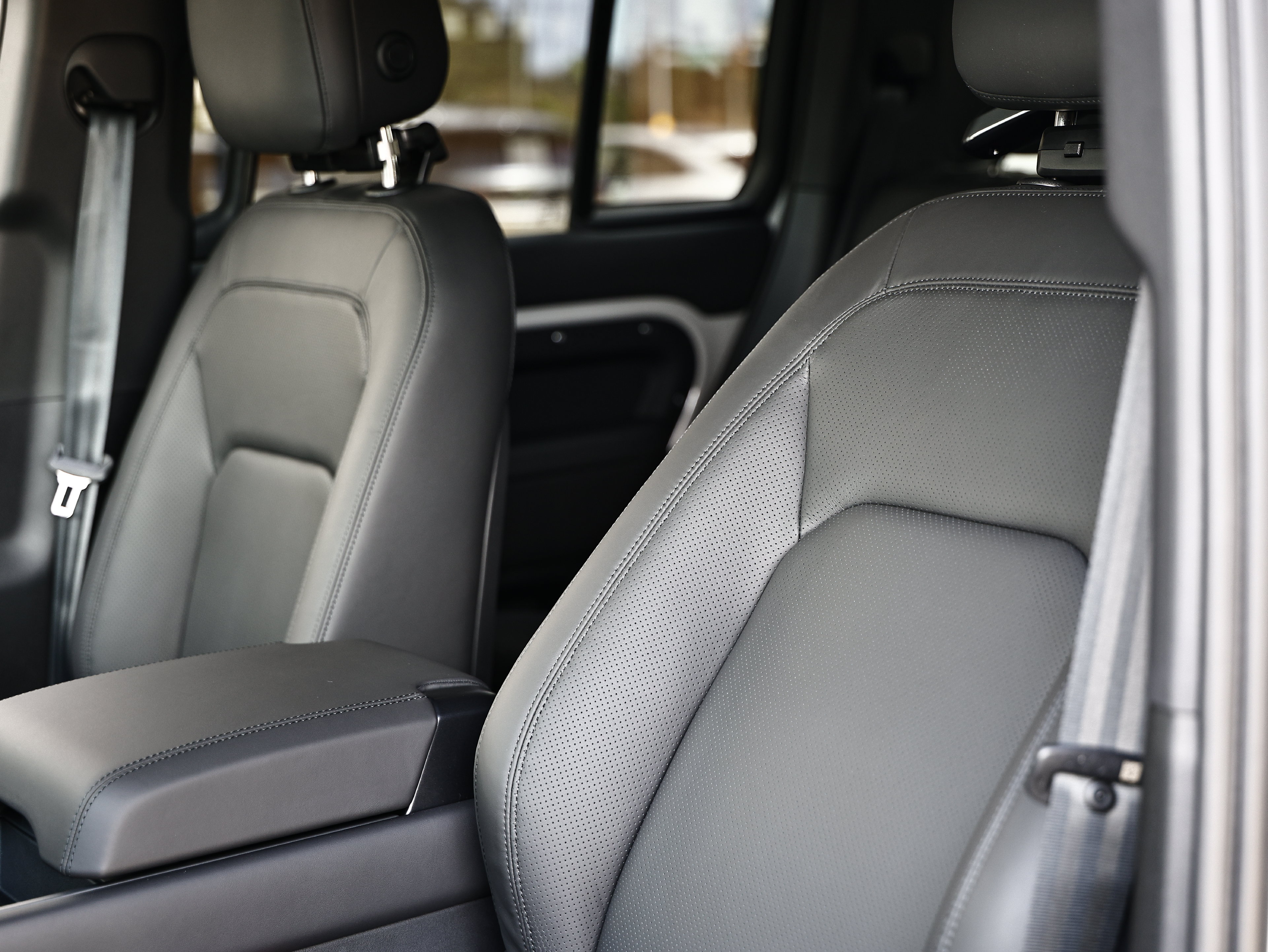 New 2026 Land Rover Defender 110 X-Dynamic SE AWD/4WD image 25