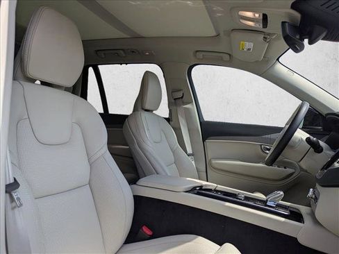 Used 2025 Volvo XC90 T8 Ultra w/ Protection Package Premier image 30