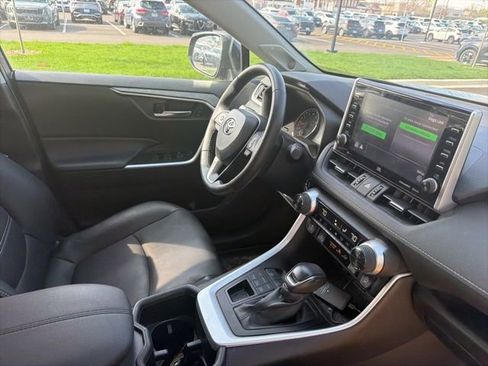 Used 2022 Toyota RAV4 XLE Premium image 13