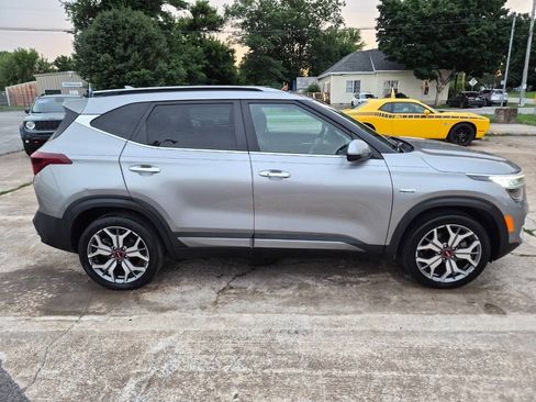 Used 2021 Kia Seltos SX w/ SX Sunroof Package AWD/4WD image 5