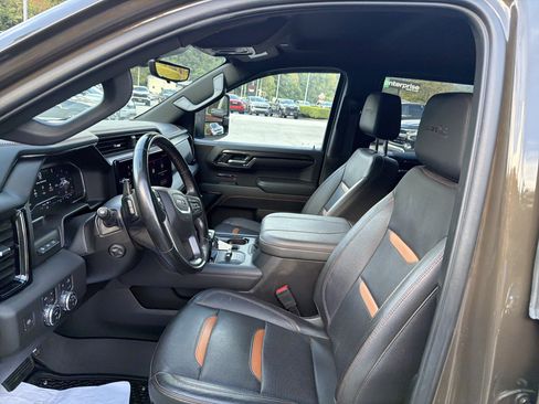 Used 2024 GMC Sierra 1500 AT4 w/ Technology Package AWD/4WD image 16