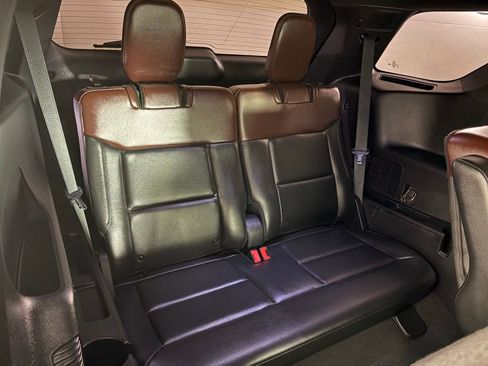 Used 2022 Ford Explorer Platinum w/ Premium Technology Package image 45