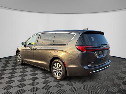 Used 2022 Chrysler Pacifica Touring-L FWD image 5