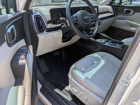 Used 2025 Kia Sorento EX w/ EX Panoramic Sunroof Package FWD image 12