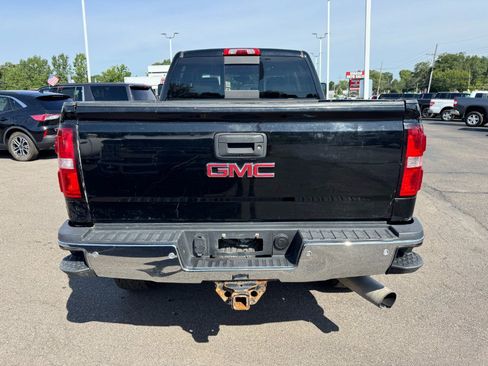 Used 2017 GMC Sierra 2500 SLE w/ SLE Preferred Package AWD/4WD image 4