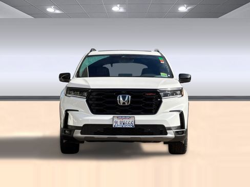 Certified 2025 Honda Pilot TrailSport image 9