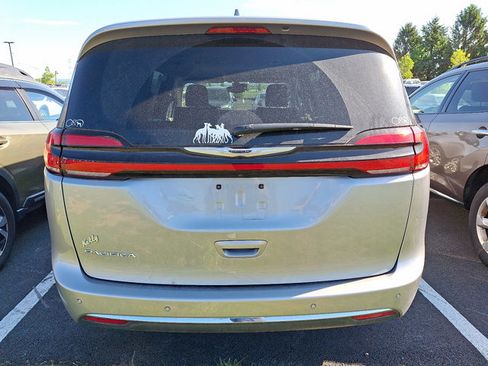 Used 2021 Chrysler Pacifica Touring-L FWD image 5