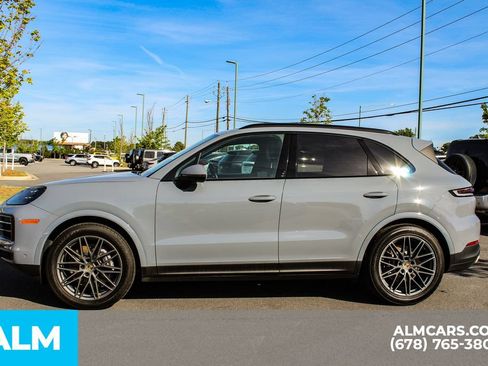 Used 2024 Porsche Cayenne AWD/4WD image 5
