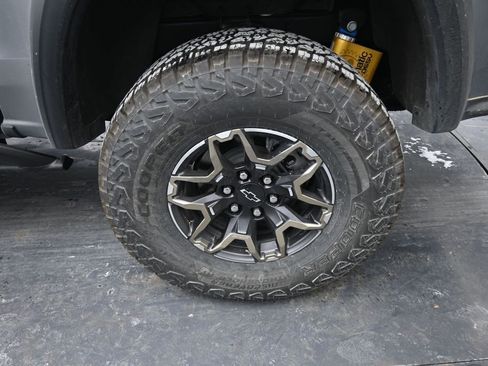 Used 2024 Chevrolet Colorado ZR2 w/ ZR2 Convenience Package III AWD/4WD image 11