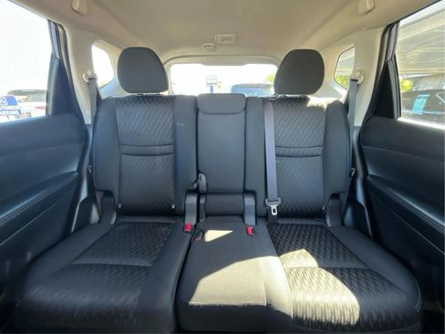 Used 2020 Nissan Rogue SV FWD image 18