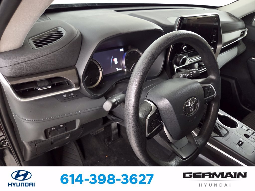Used 2023 Toyota Highlander L FWD image 18