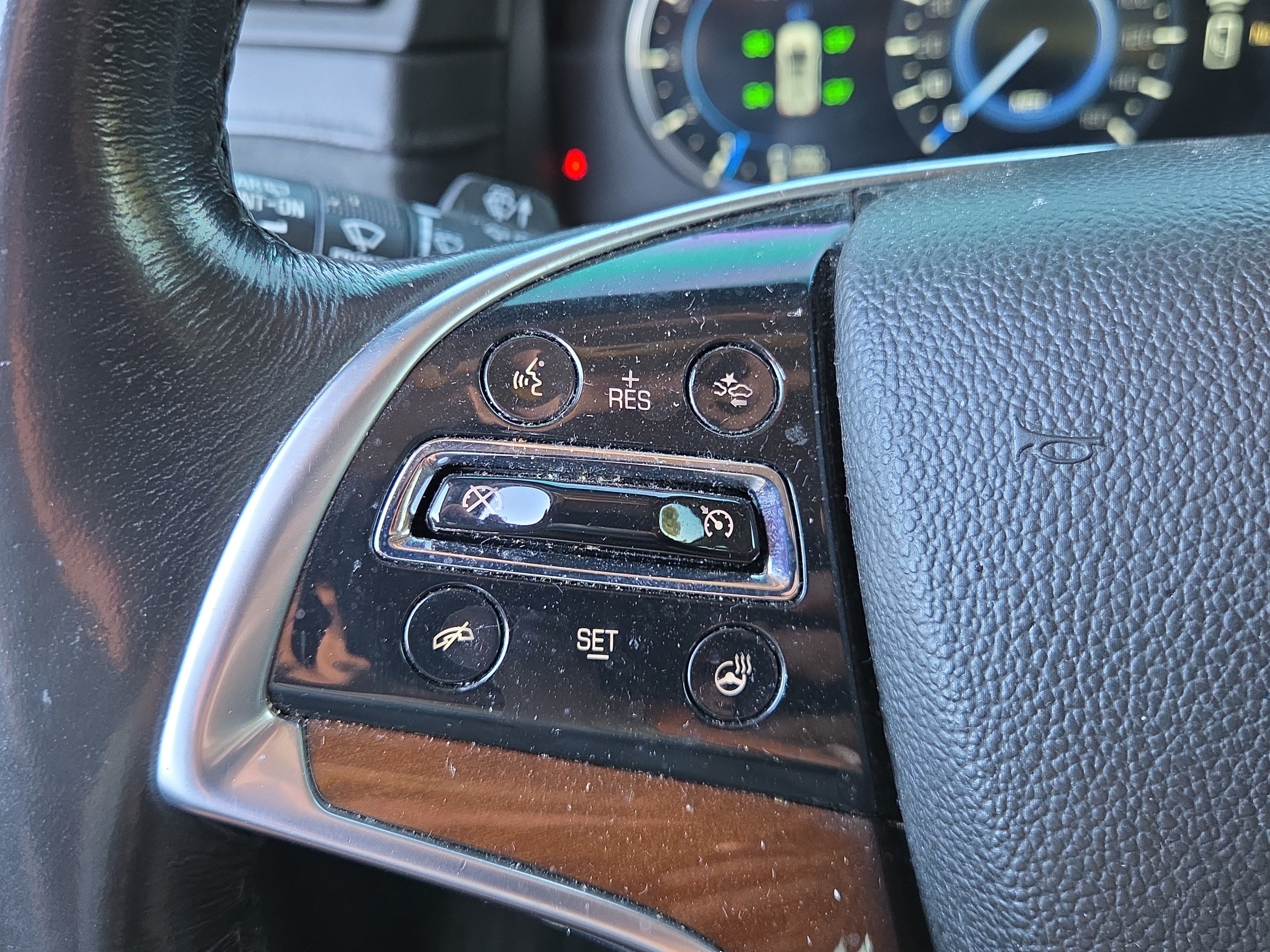Used 2018 Cadillac Escalade Premium Luxury AWD/4WD image 22