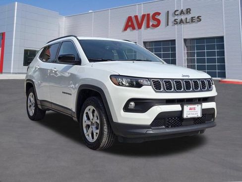 Used 2025 Jeep Compass Latitude w/ Sun & Sound Group AWD/4WD image 3