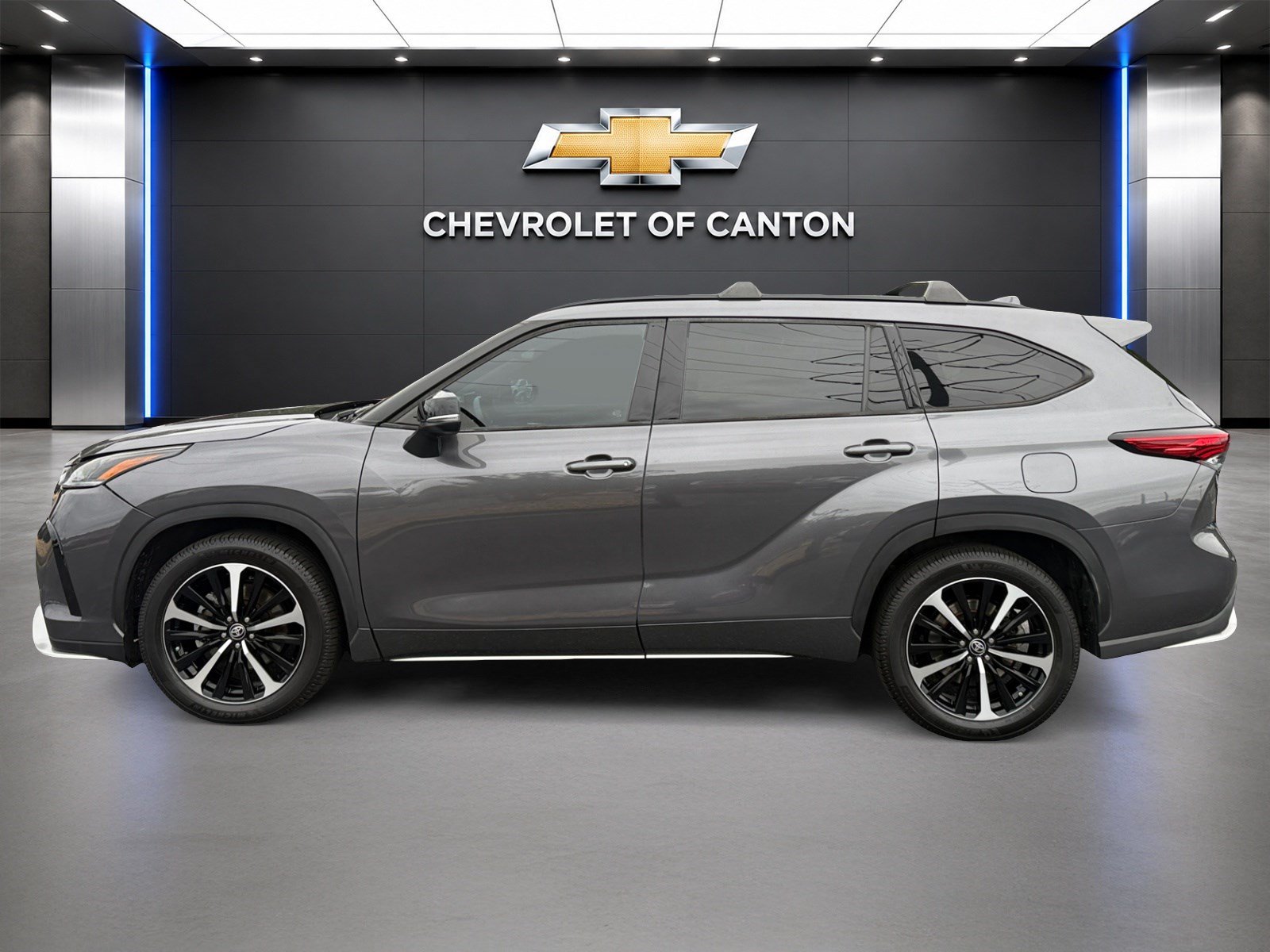 Used 2022 Toyota Highlander XSE FWD image 8