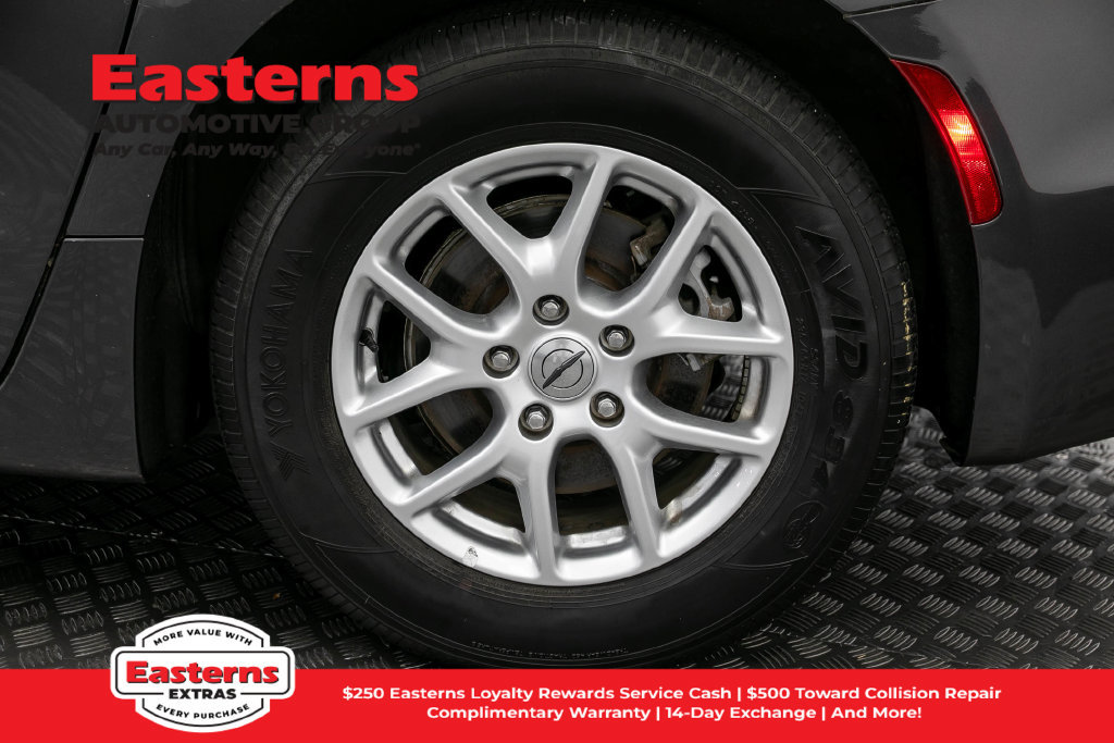 Used 2023 Chrysler Pacifica Touring-L FWD image 36