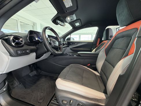Used 2025 Chevrolet Blazer EV RS AWD/4WD image 2