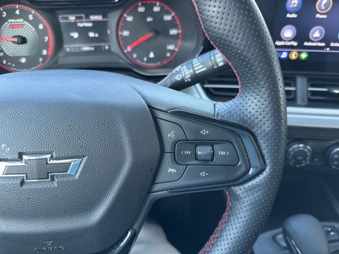 Used 2025 Chevrolet Trax RS w/ Sunroof Package FWD image 26