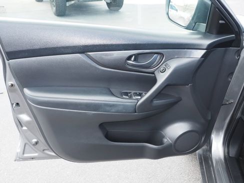 Used 2019 Nissan Rogue S FWD image 14