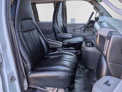 Used 2017 Chevrolet Express 2500 LS RWD image 18