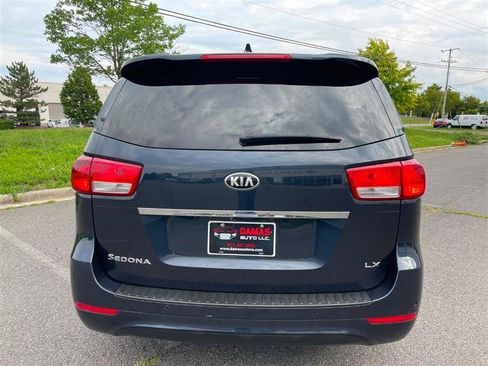Used 2017 Kia Sedona LX w/ LX Essentials Premium Package FWD image 18
