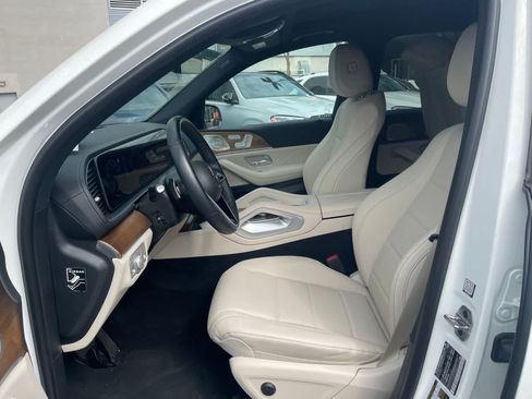 Used 2025 Mercedes-Benz GLS 450 4MATIC image 5