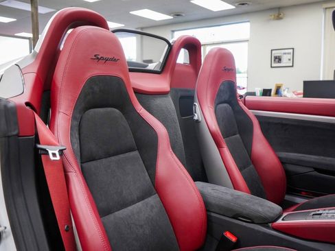 Used 2020 Porsche 718 Boxster Spyder RWD image 70