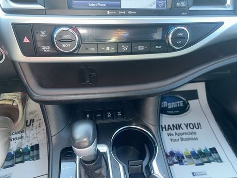 Used 2018 Toyota Highlander XLE image 30