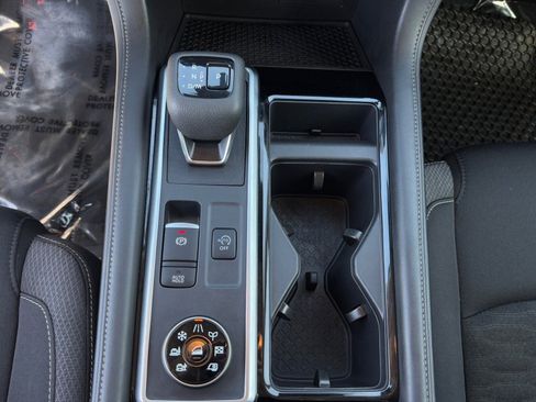 Used 2025 Nissan Pathfinder SV image 27