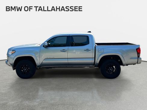Used 2022 Toyota Tacoma SR5 w/ Technology Package RWD image 9