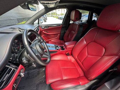 Certified 2024 Porsche Macan AWD/4WD image 5