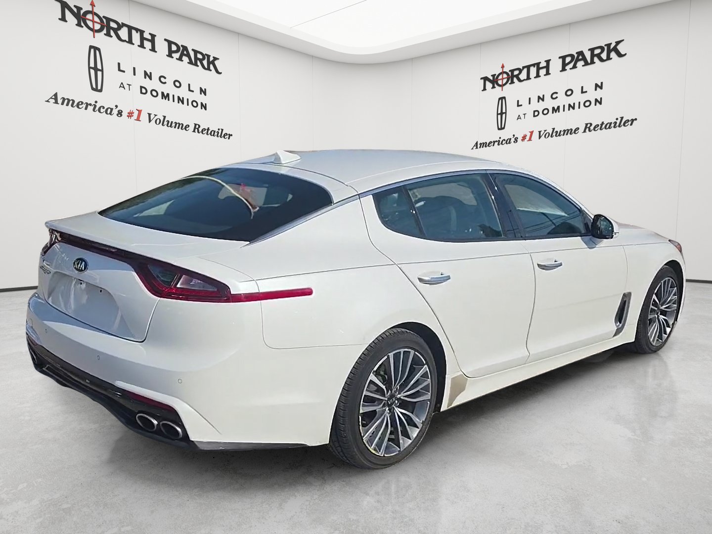 Used 2019 Kia Stinger RWD image 5