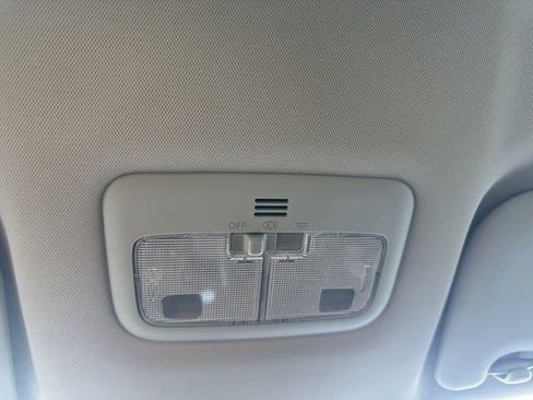 Used 2017 Toyota Corolla L image 26