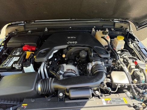 Used 2021 Jeep Gladiator Overland w/ Popular Equipment Package image 11