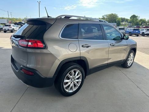 Used 2016 Jeep Cherokee Limited AWD/4WD image 5
