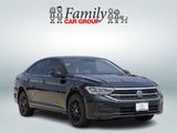 Used 2024 Volkswagen Jetta SE image 2
