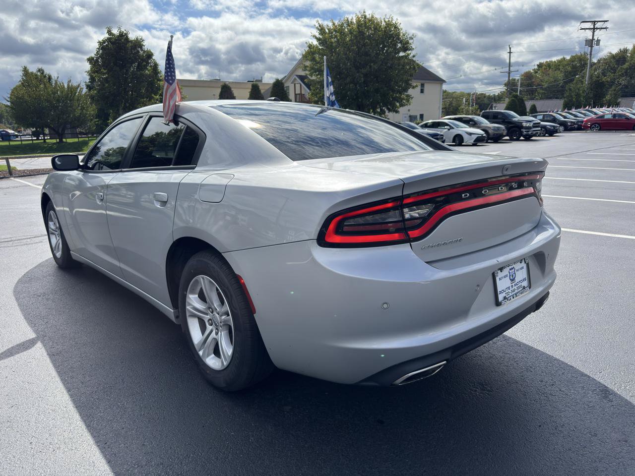 Used 2020 Dodge Charger SXT w/ Leather Interior Group RWD image 7