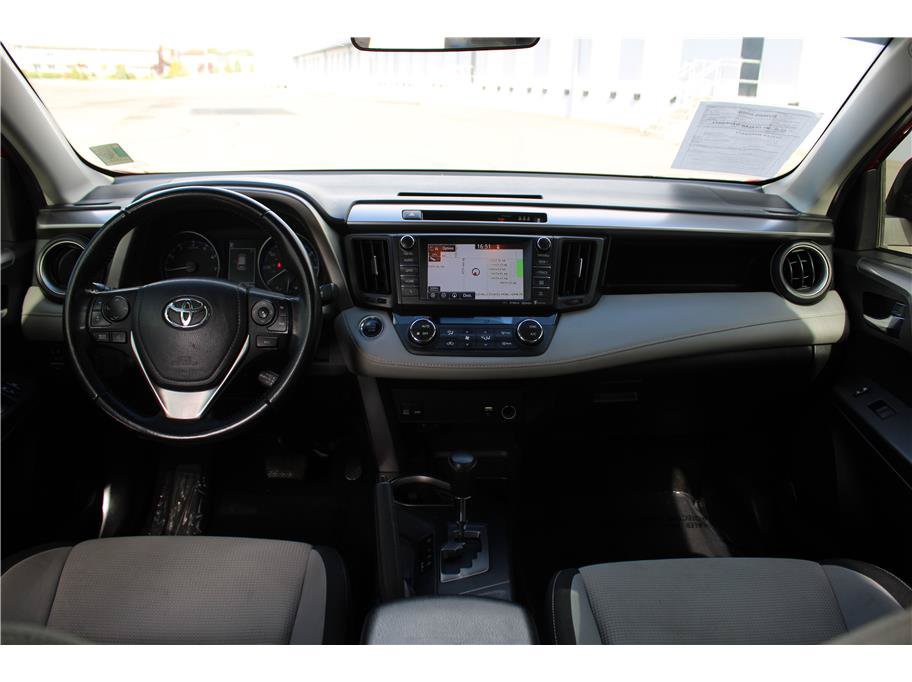Used 2017 Toyota RAV4 XLE AWD/4WD image 10