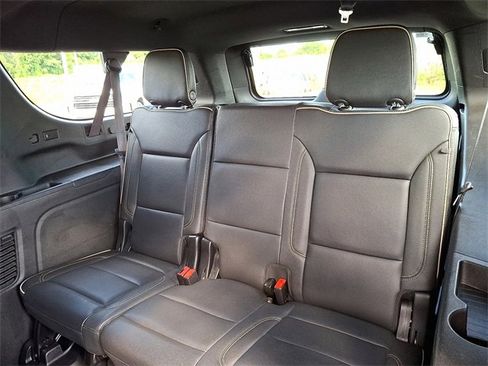 Used 2024 Chevrolet Suburban Premier image 9