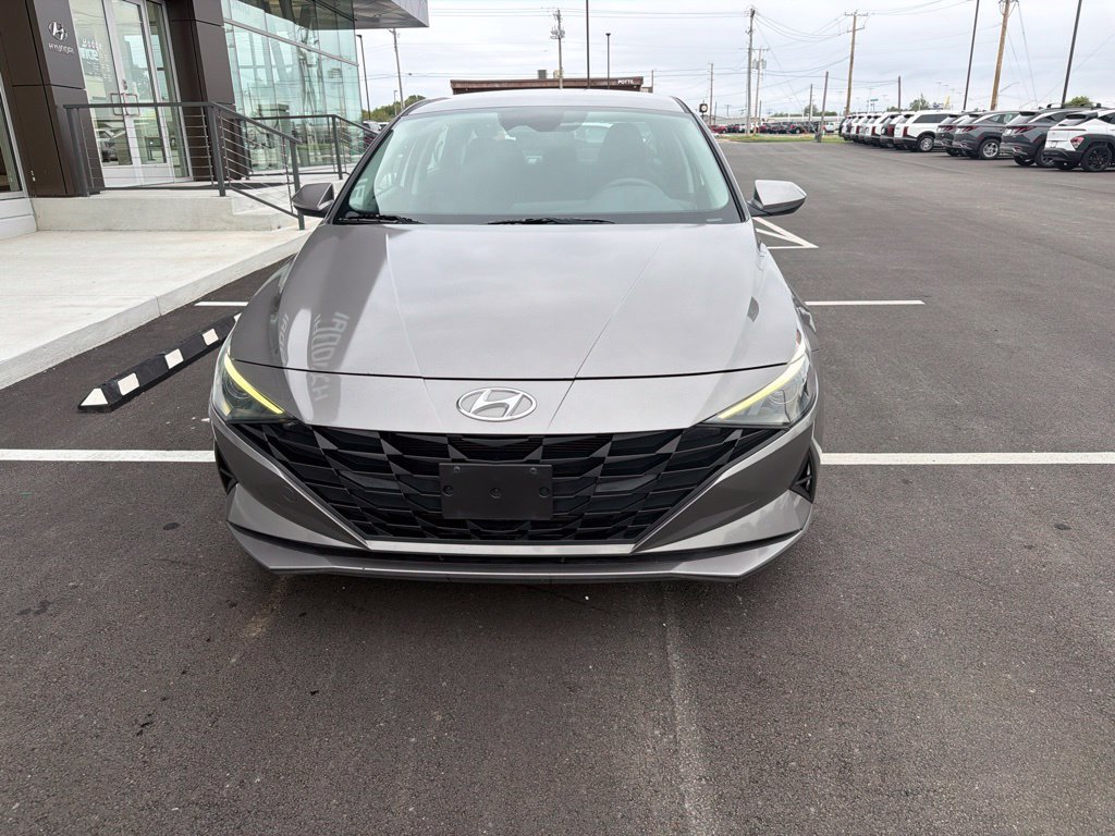 Used 2023 Hyundai Elantra SE FWD image 3
