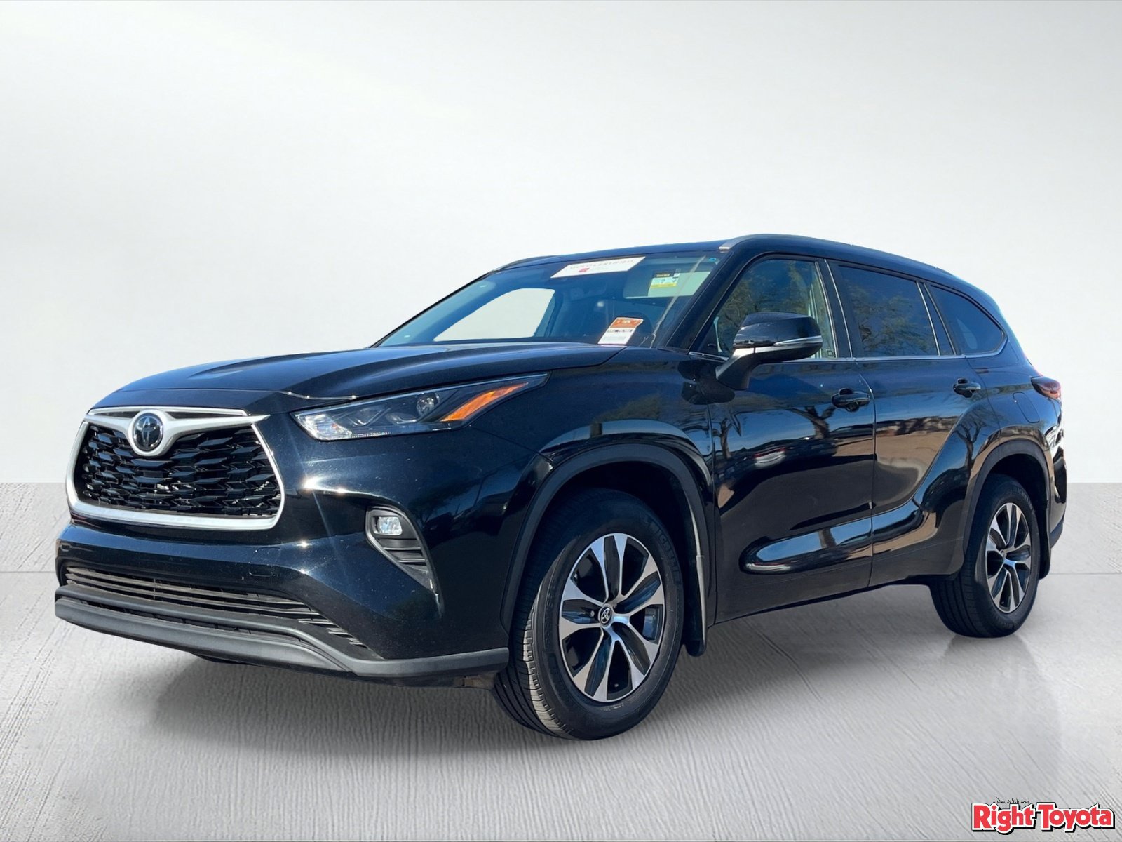 Certified 2026 Toyota Highlander XLE AWD/4WD image 2
